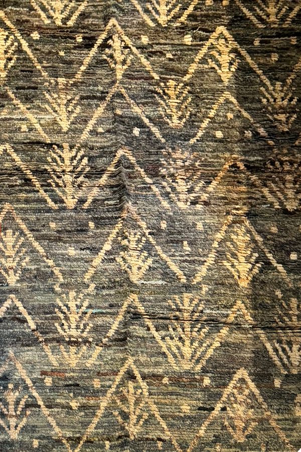 Handwoven 8x5.9 ft Gabba Rug - Artistic Expression