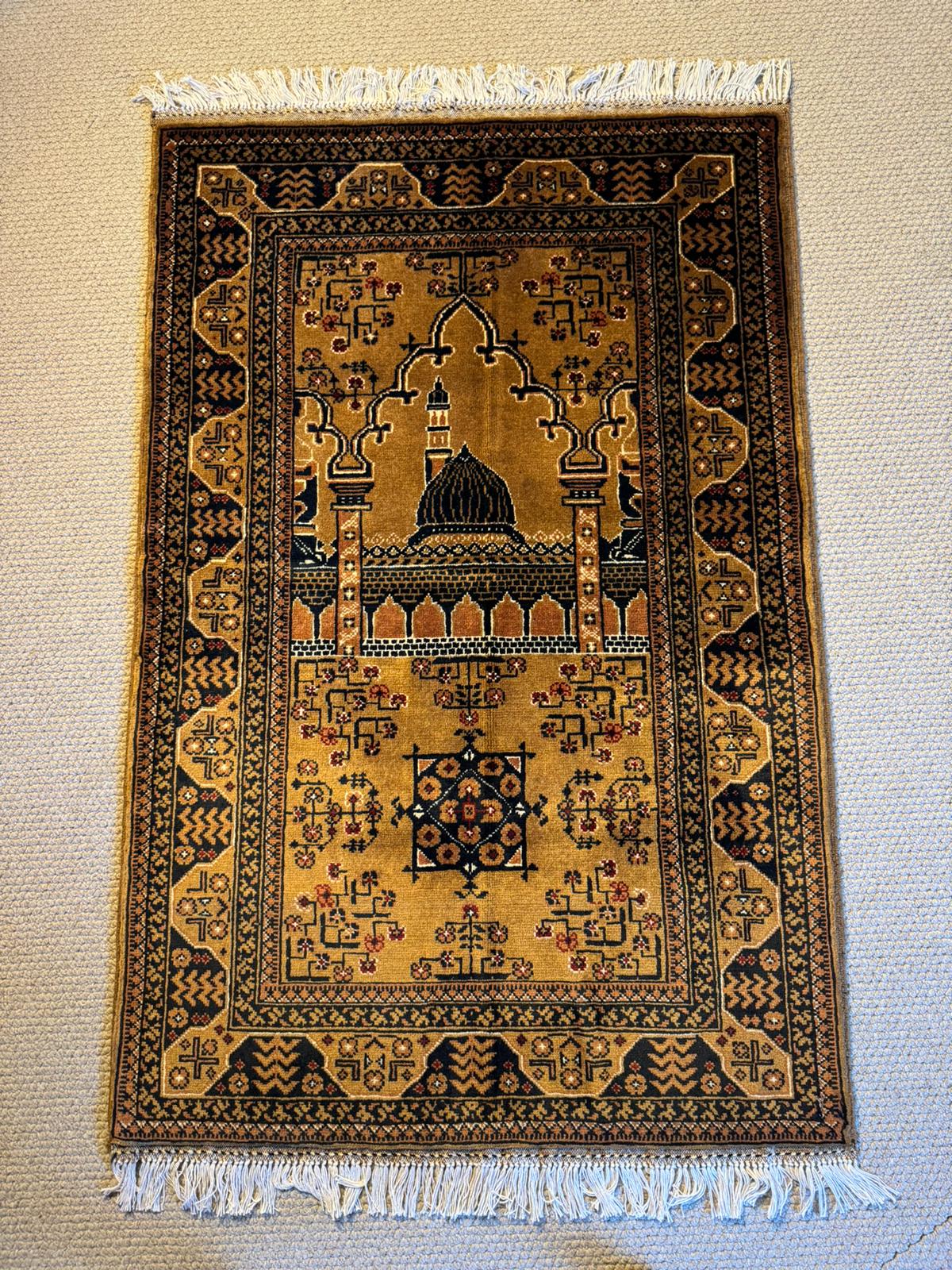 Handmade Prayer Rug 4.2 x 2.5 ft