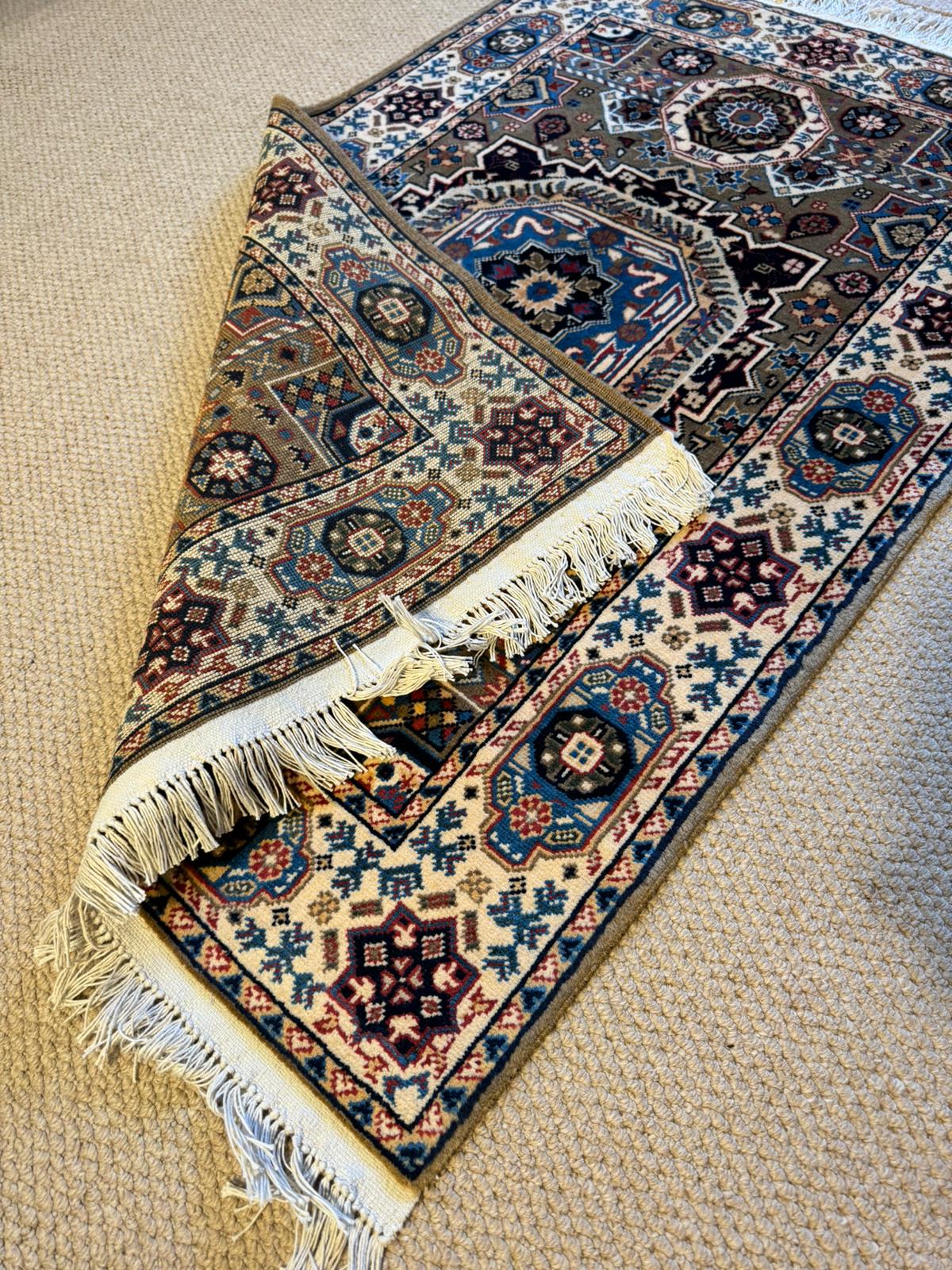 Mamlook Artisanal Elegance Rug (4.3 x 2.8 ft)