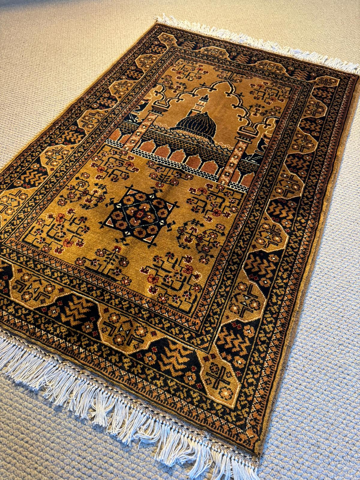 Handmade Prayer Rug 4.2 x 2.5 ft